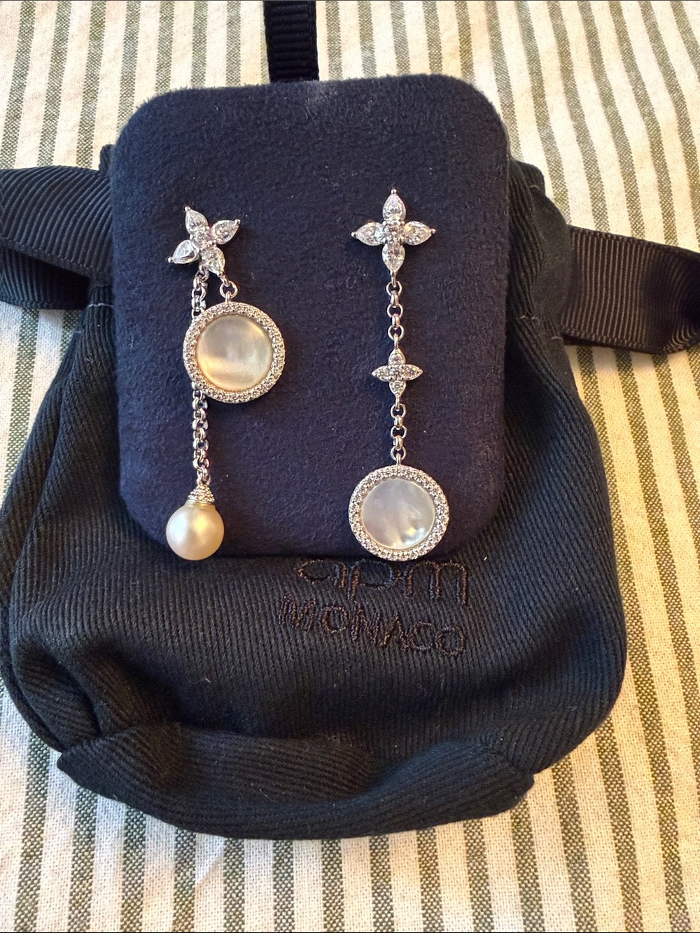 APM Monaco Éternelle Mismatched Drop Earrings in Sterling Silver